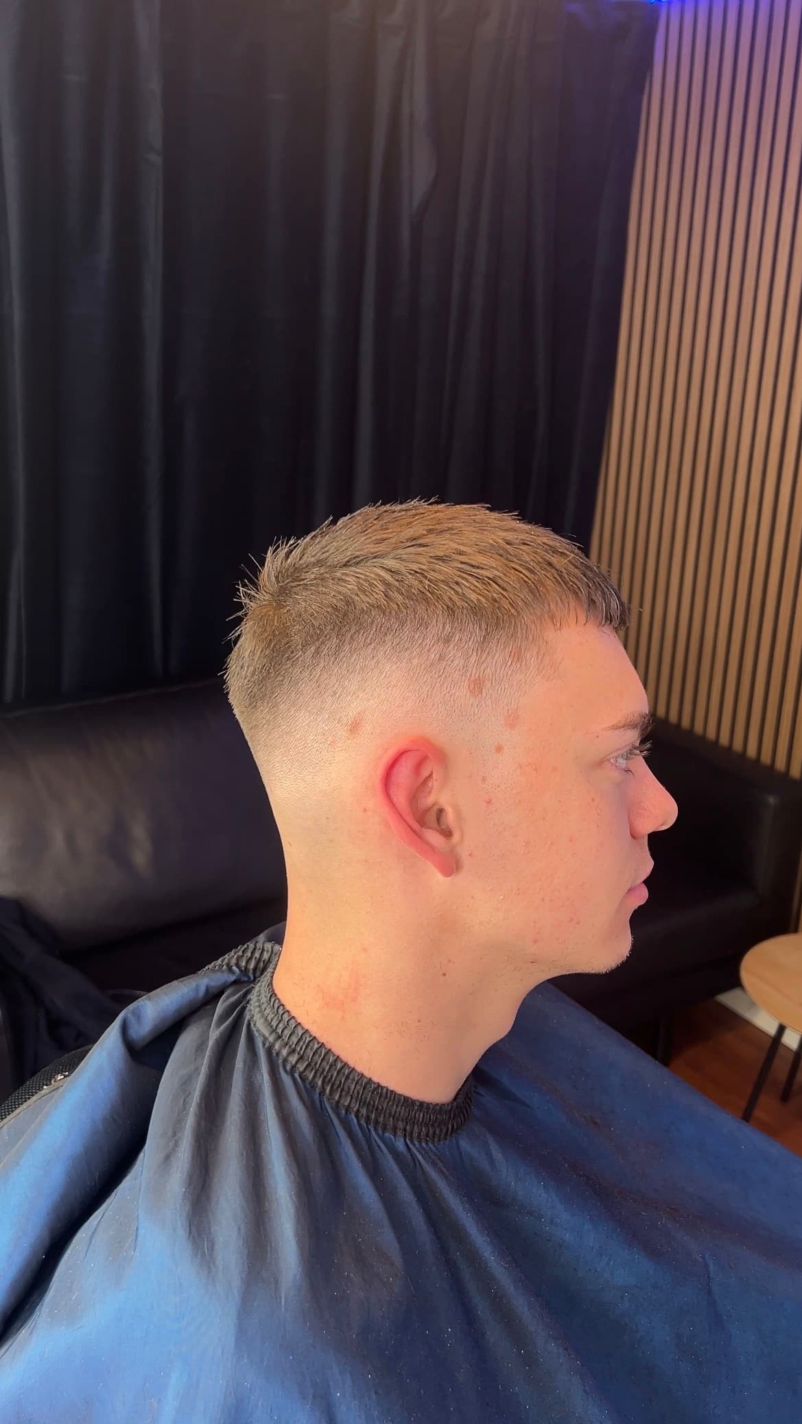Mid skin fade sideprofil